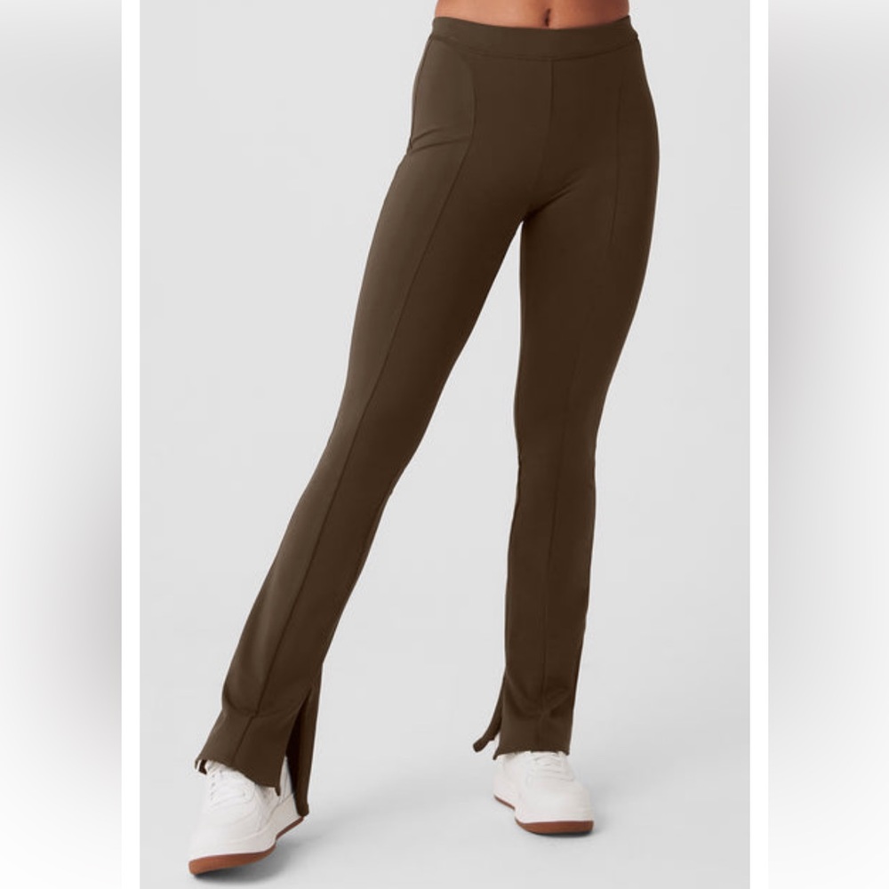 (NWT) Alo Yoga High Waist Zip It Flare Legging 🤎